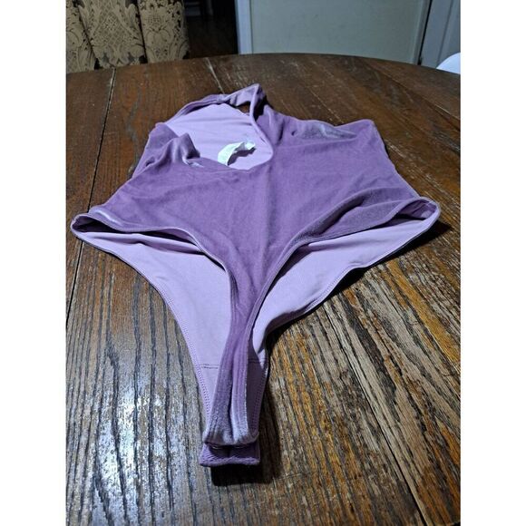 New Large Fabletics Bright Lilac Gigi Velour Thong Bodysuit One Shoulder NWT - Picture 8 of 9